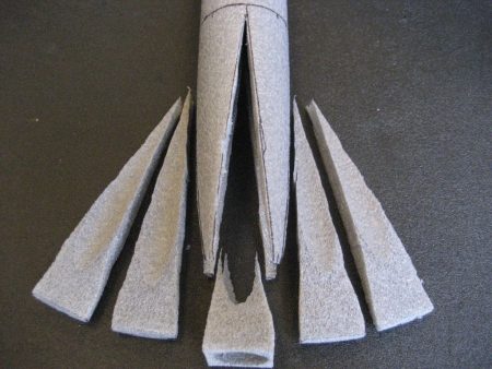 Spidsen er skåret, og de overflødige tykker er fjernet.